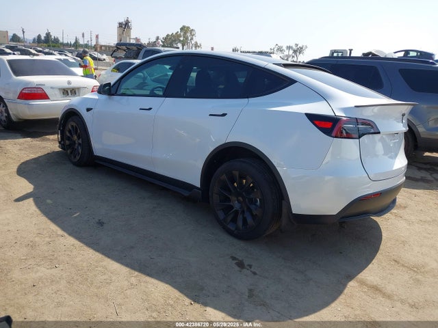 2023 TESLA MODEL Y 7SAYGDEE9PF887283 Photo 2