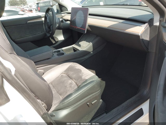 2023 TESLA MODEL Y 7SAYGDEE9PF887283 Photo 4