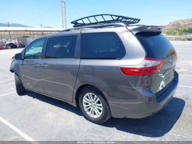 2017 TOYOTA SIENNA 5TDYZ3DCXHS895701 Photo 2