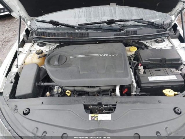 42386899 :رقم المزاد ، 1C3CCCBG5FN515611 vin ، 2015 Chrysler 200 S مزاد بيع