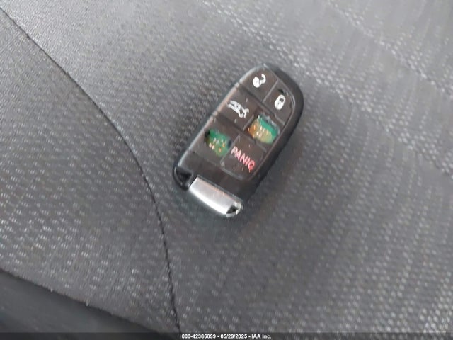 42386899 :رقم المزاد ، 1C3CCCBG5FN515611 vin ، 2015 Chrysler 200 S مزاد بيع