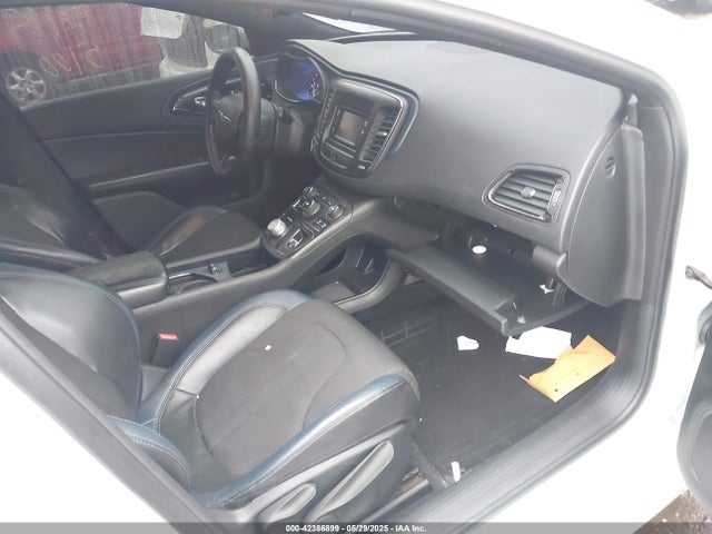 42386899 :رقم المزاد ، 1C3CCCBG5FN515611 vin ، 2015 Chrysler 200 S مزاد بيع