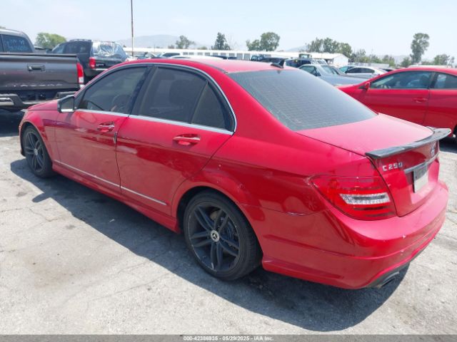 2013 MERCEDES-BENZ C 250 WDDGF4HB9DR244988 Photo 2