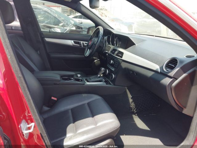 2013 MERCEDES-BENZ C 250 WDDGF4HB9DR244988 Photo 4