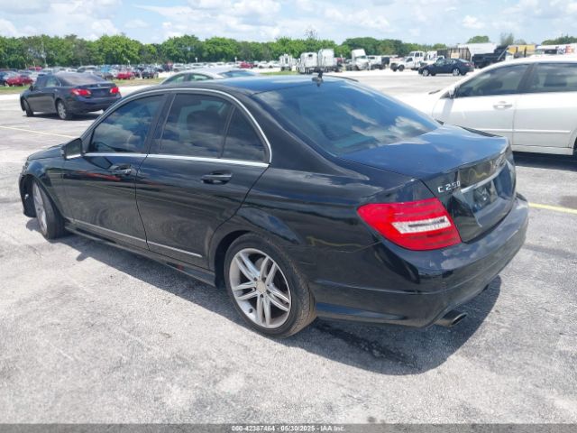 2014 MERCEDES-BENZ C 250 WDDGF4HB7ER314537 Photo 2