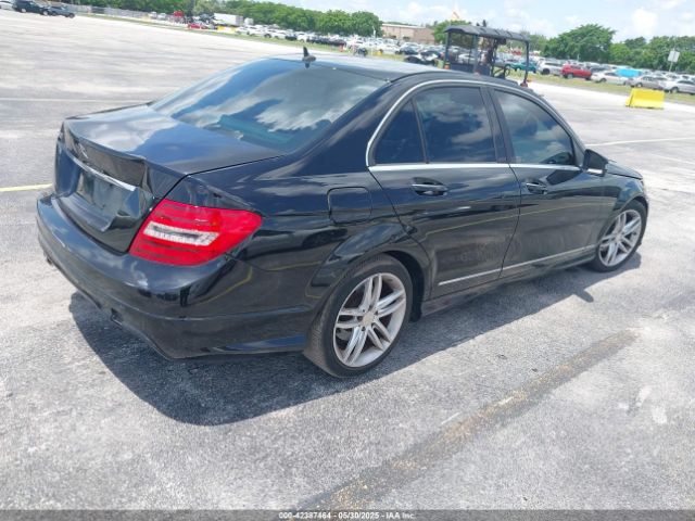 2014 MERCEDES-BENZ C 250 WDDGF4HB7ER314537 Photo 3