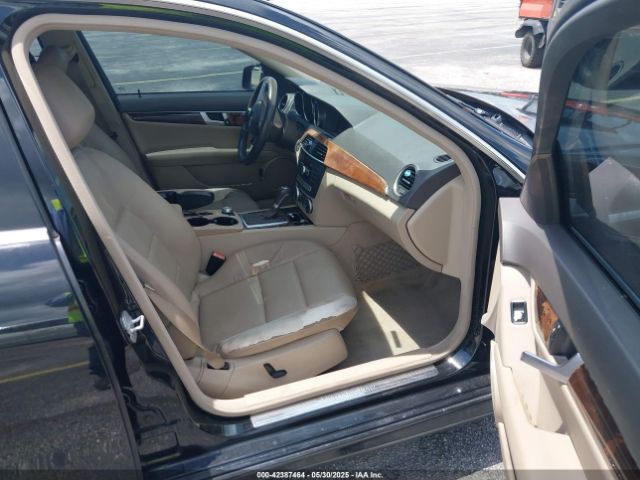 2014 MERCEDES-BENZ C 250 WDDGF4HB7ER314537 Photo 4