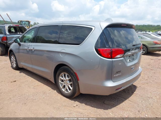 2020 CHRYSLER VOYAGER 2C4RC1CG0LR249132 Photo 2