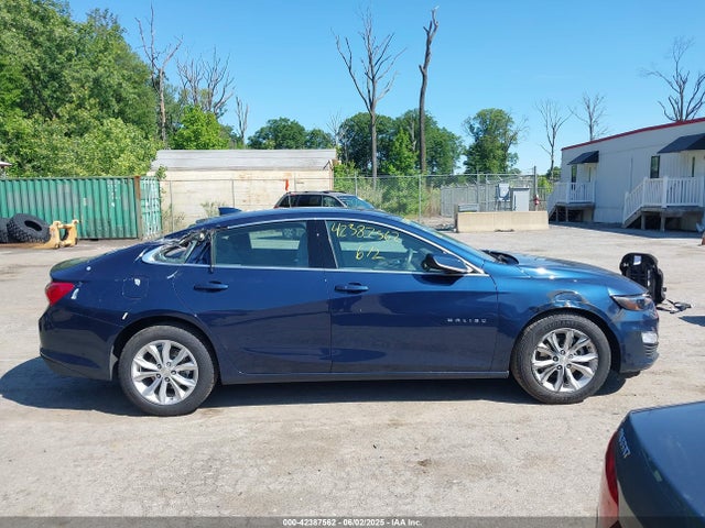 1G1ZD5ST8NF111831 Chevrolet Malibu Fwd Lt