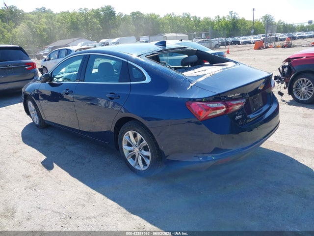 1G1ZD5ST8NF111831 Chevrolet Malibu Fwd Lt