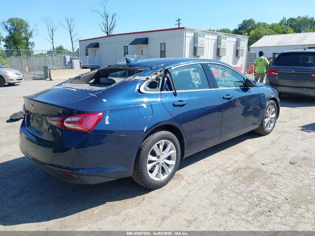1G1ZD5ST8NF111831 Chevrolet Malibu Fwd Lt