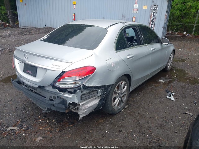 55SWF4JB8HU191016 Mercedes-Benz C 300 Luxury/sport