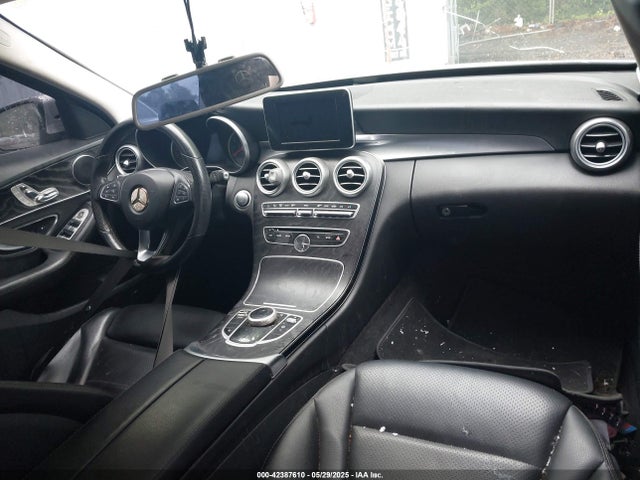 55SWF4JB8HU191016 Mercedes-Benz C 300 Luxury/sport