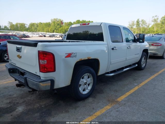 2011 CHEVROLET SILVERADO 1500 1GCPKSE33BF226038 Photo 3