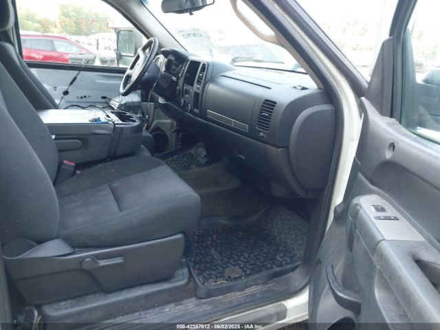 2011 CHEVROLET SILVERADO 1500 1GCPKSE33BF226038 Photo 4