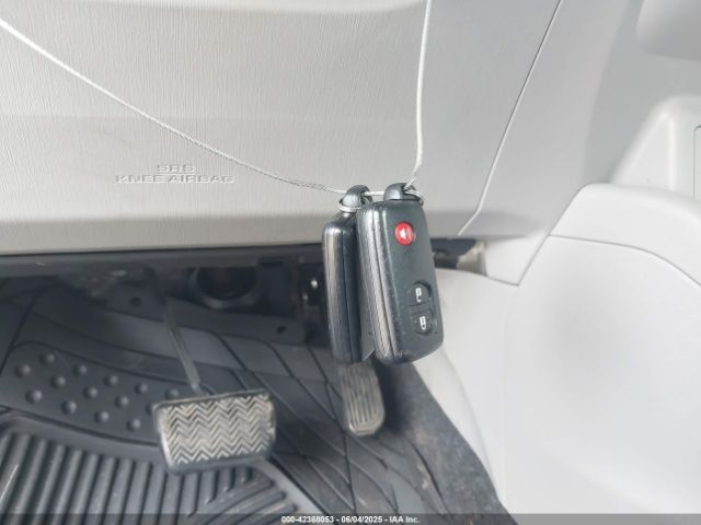 JTDZN3EUXFJ034651 Toyota Prius V Five