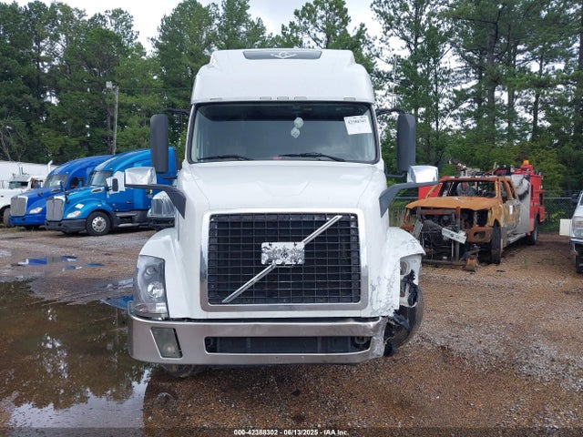 42388302 :رقم المزاد ، 4V4NC9EGXCN566735 vin ، 2012 Volvo Vn Vnl مزاد بيع