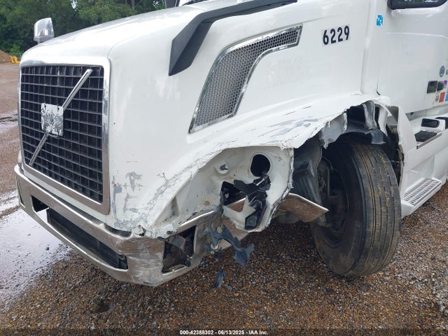 42388302 :رقم المزاد ، 4V4NC9EGXCN566735 vin ، 2012 Volvo Vn Vnl مزاد بيع