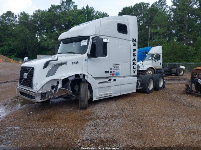 42388302 :رقم المزاد ، 4V4NC9EGXCN566735 vin ، 2012 Volvo Vn Vnl مزاد بيع