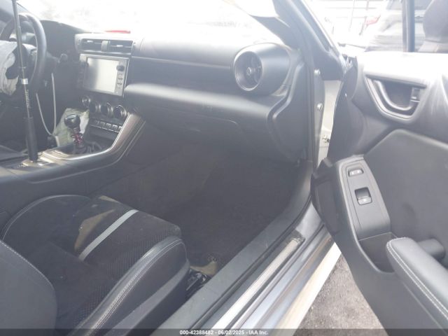 2023 TOYOTA GR86 JF1ZNBE11P9751397 Photo 4