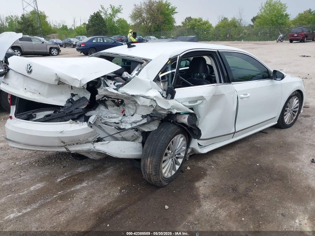 1VWBS7A3XGC037499 Volkswagen 2016