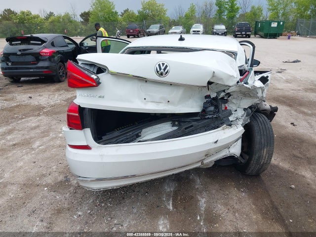 1VWBS7A3XGC037499 Volkswagen 2016
