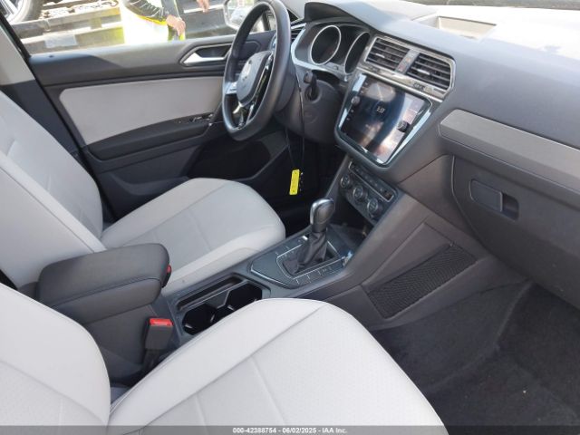 2020 VOLKSWAGEN TIGUAN 3VV3B7AX1LM033152 Photo 4