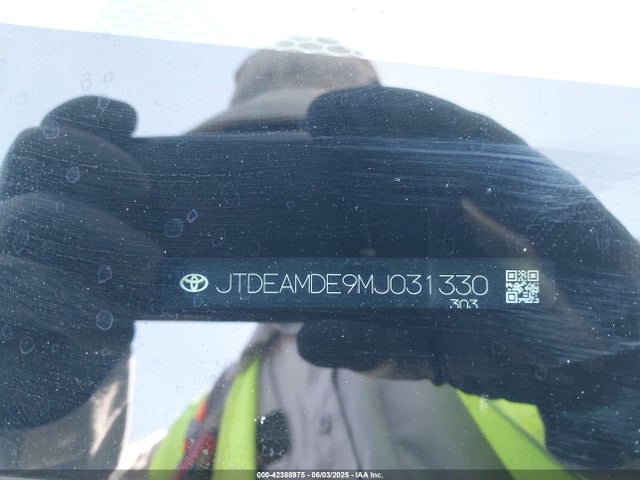 42388975 :رقم المزاد ، JTDEAMDE9MJ031330 vin ، 2021 Toyota Corolla Hybrid Le مزاد بيع