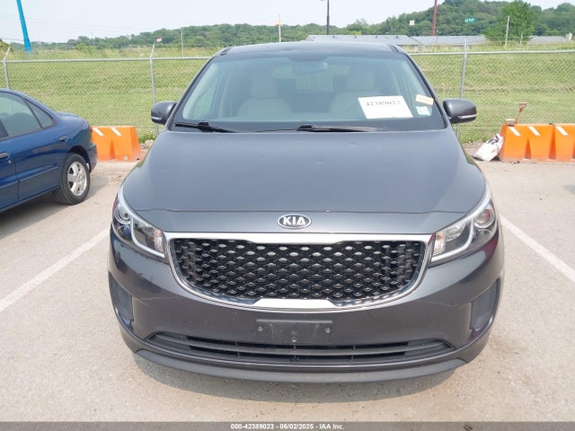 KNDMB5C11J6389131 KIA 2018