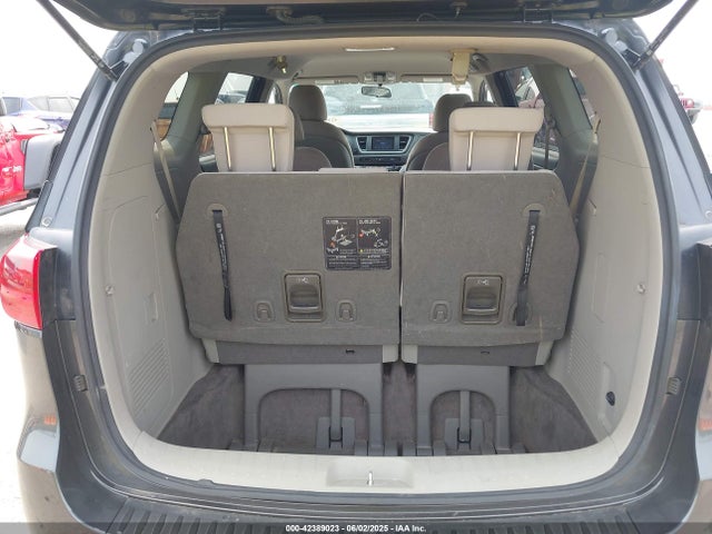 KNDMB5C11J6389131 KIA 2018