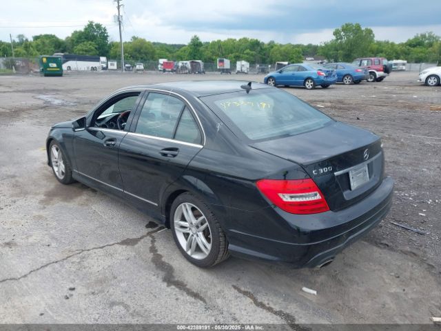 2012 MERCEDES-BENZ C 300 WDDGF8BB9CR205106 Photo 2