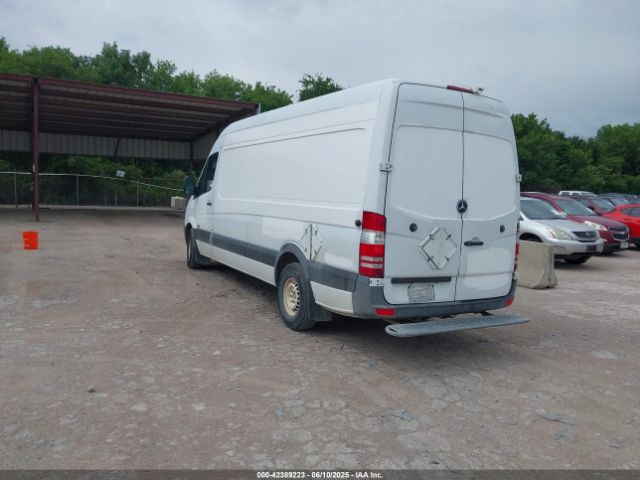 2011 MERCEDES-BENZ SPRINTER 2500 WD3PE8CB0B5610413 Photo 2