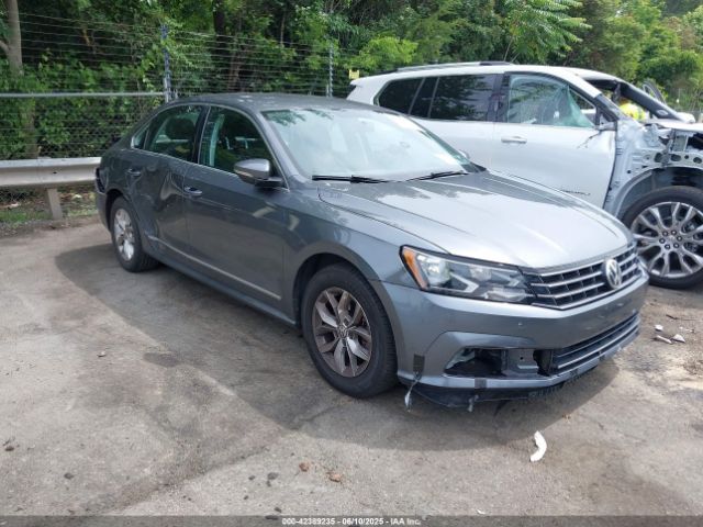 2017 VOLKSWAGEN PASSAT 1VWAT7A38HC077932