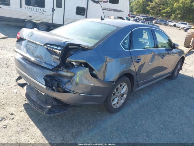 2017 VOLKSWAGEN PASSAT 1VWAT7A38HC077932 Photo 3