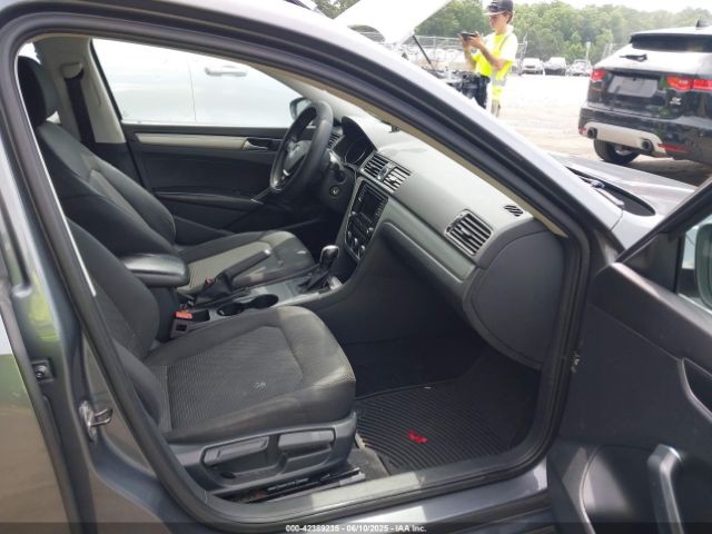 2017 VOLKSWAGEN PASSAT 1VWAT7A38HC077932 Photo 4
