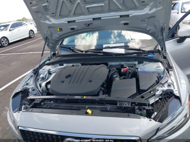 YV4L12WK3S2148033 Volvo V60 Cross Country B5 Plus