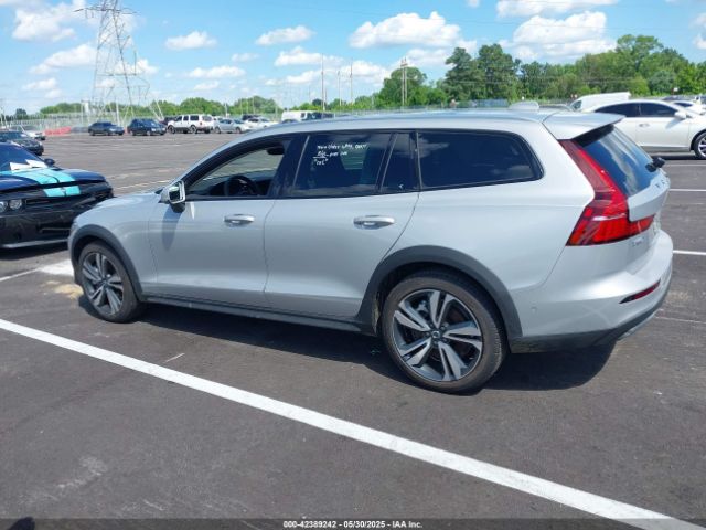 YV4L12WK3S2148033 Volvo V60 Cross Country B5 Plus