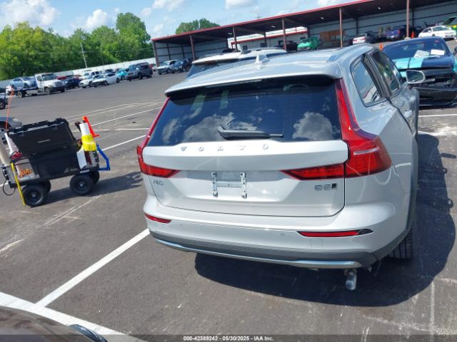 YV4L12WK3S2148033 Volvo V60 Cross Country B5 Plus
