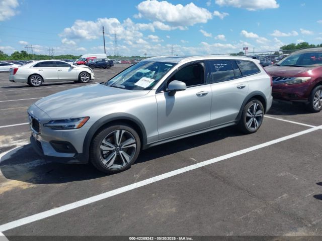 YV4L12WK3S2148033 Volvo V60 Cross Country B5 Plus