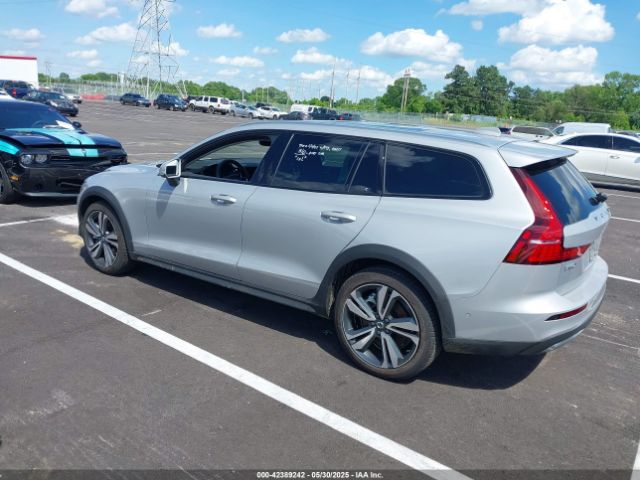 YV4L12WK3S2148033 Volvo V60 Cross Country B5 Plus