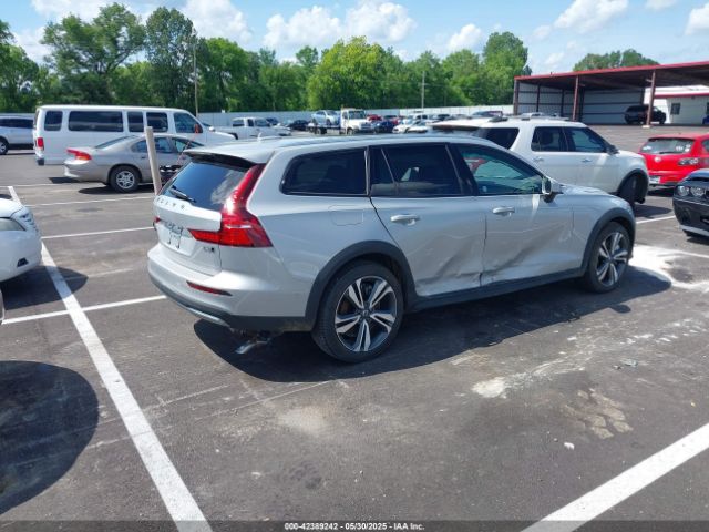 YV4L12WK3S2148033 Volvo V60 Cross Country B5 Plus