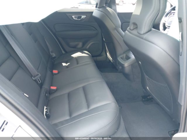 YV4L12WK3S2148033 Volvo V60 Cross Country B5 Plus