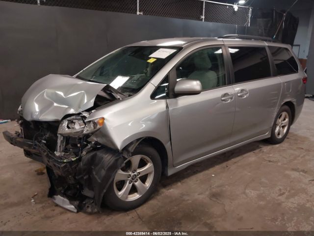 2018 TOYOTA SIENNA 5TDKZ3DCXJS915490 Photo 1