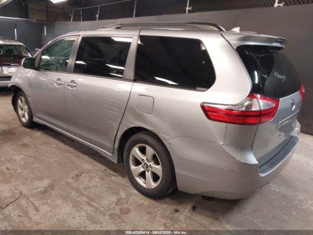 2018 TOYOTA SIENNA 5TDKZ3DCXJS915490 Photo 2
