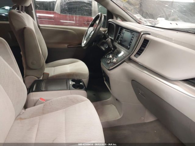 2018 TOYOTA SIENNA 5TDKZ3DCXJS915490 Photo 4