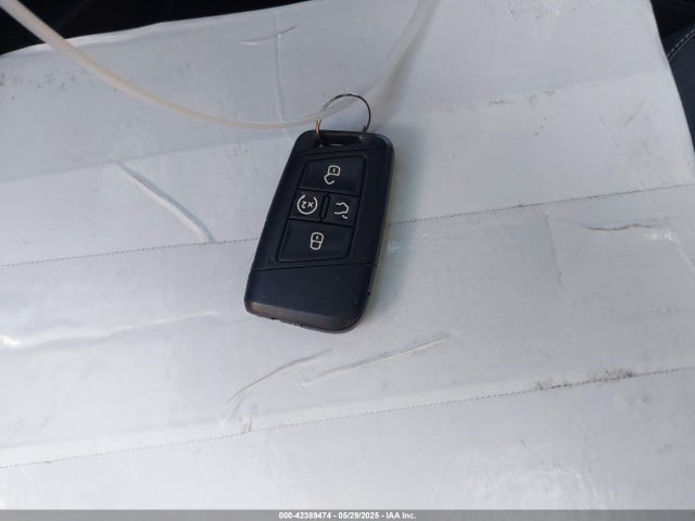 3VVLX7B27NM027444 Volkswagen tsi