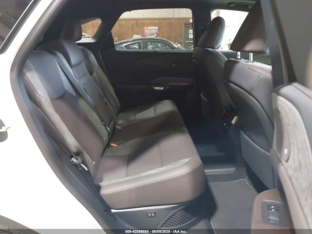 2025 LEXUS RX 450H+ JTJCJMGA6S2025585 Photo 7