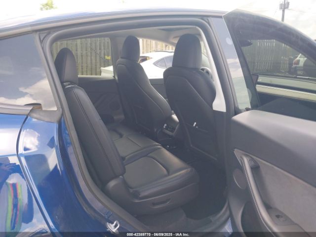 7SAYGAEE7RF156787 Tesla Model Y