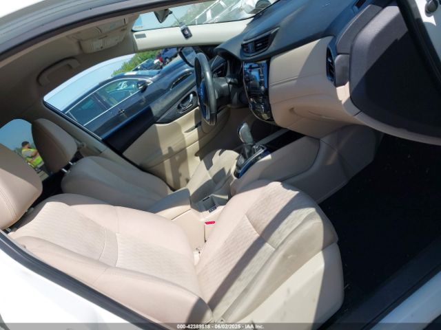 2017 NISSAN ROGUE KNMAT2MV5HP599039 Photo 4
