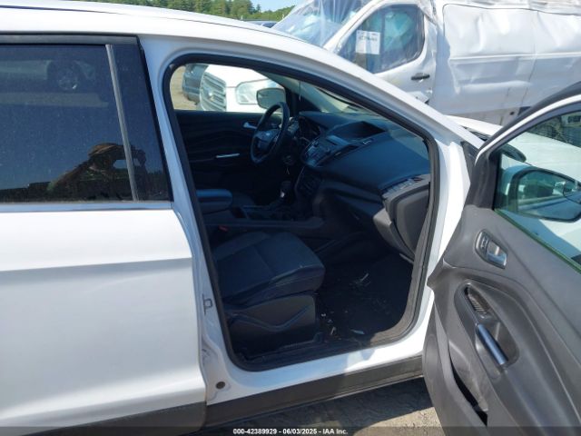 1FMCU9GD2HUD80571 Ford ESCAPE SE